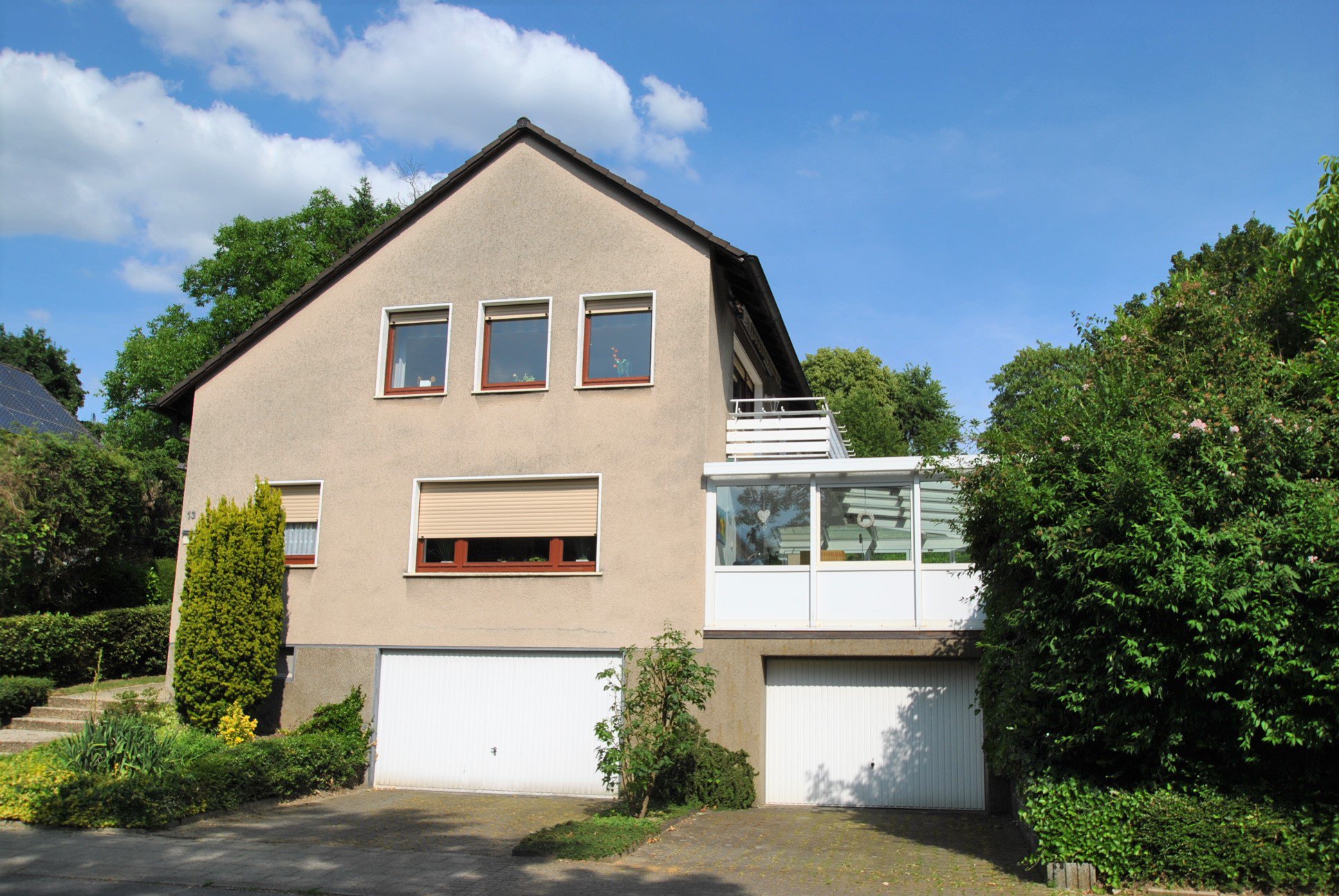 Foto Freistehendes Zweifamilienhaus inmitten einer gr�nen Oase