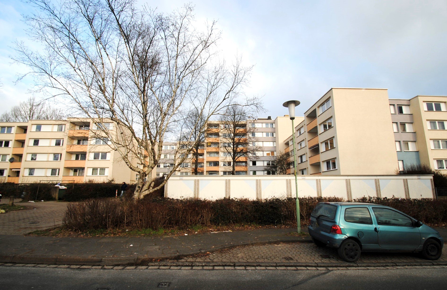 Foto Wohnanlage mit 72 Wohneinheiten und Garagen