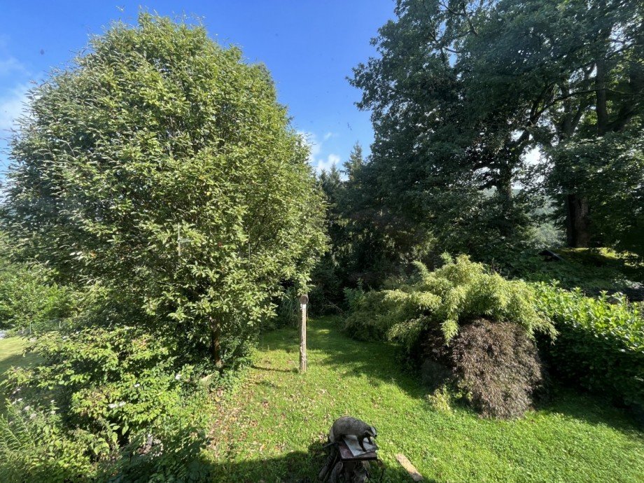 Blick in den r�ckseitigen Spielgarten Zweifamilienhaus Wuppertal