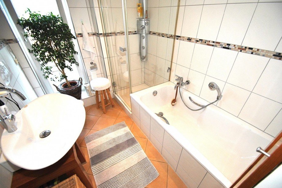 Badezimmer mit franz�sischem Balkon Reiheneckhaus Wuppertal