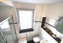 Modernes Tageslichtbad mit Dusche Leben wie im Urlaub � 
moderne Wohnung in naturverbundener Lage Hattingens!