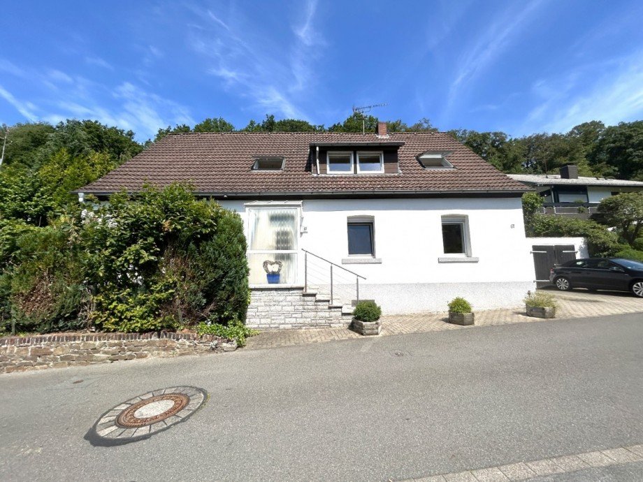 Hausansicht mit Eingangstreppe Einfamilienhaus Hattingen