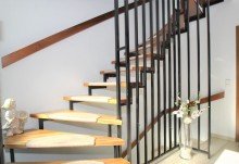 Stimmungsvolles Treppenhaus Bitte sehr: Eigentumswohnung in Hattingen mit Balkon, Terrasse und Garten, Garage und Kamin!