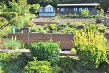 Blick vom Balkon in den Garten Bitte sehr: Eigentumswohnung in Hattingen mit Balkon, Terrasse und Garten, Garage und Kamin!