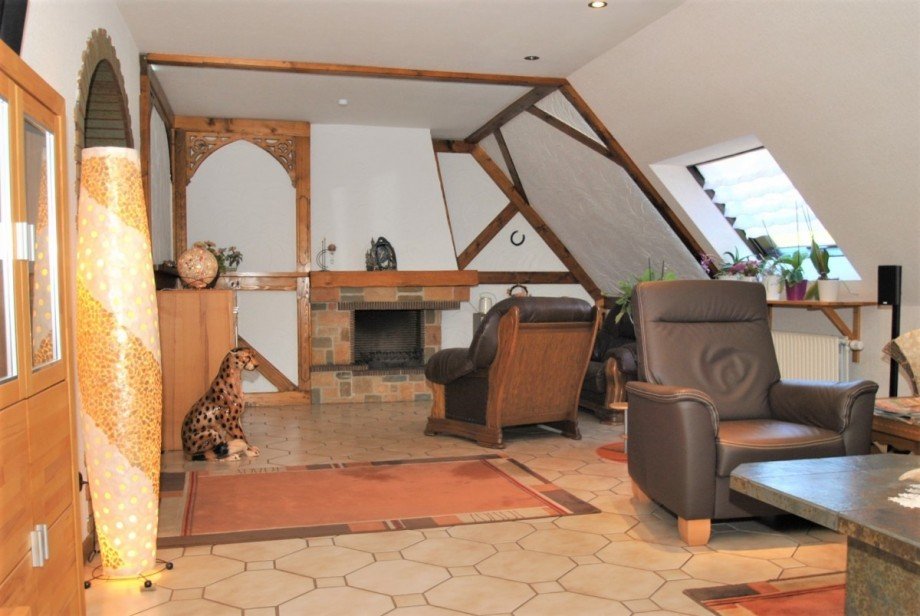 Wohnzimmerambiente mit offenemKamin Dachgeschosswohnung Hattingen