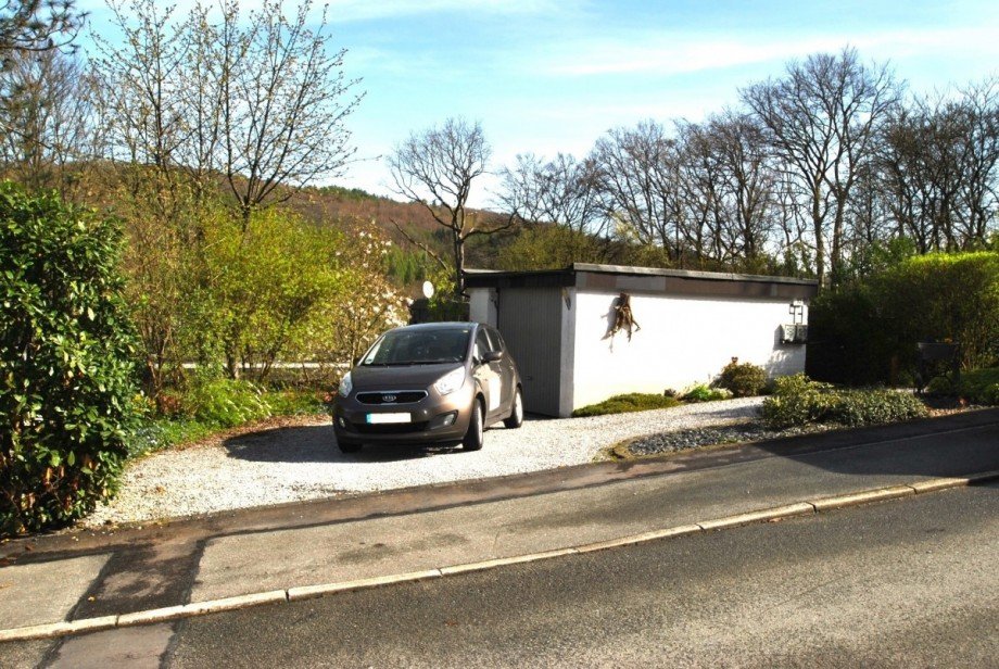 Vorplatz mit Garage und Parkgelegenheiten Einfamilienhaus Wuppertal