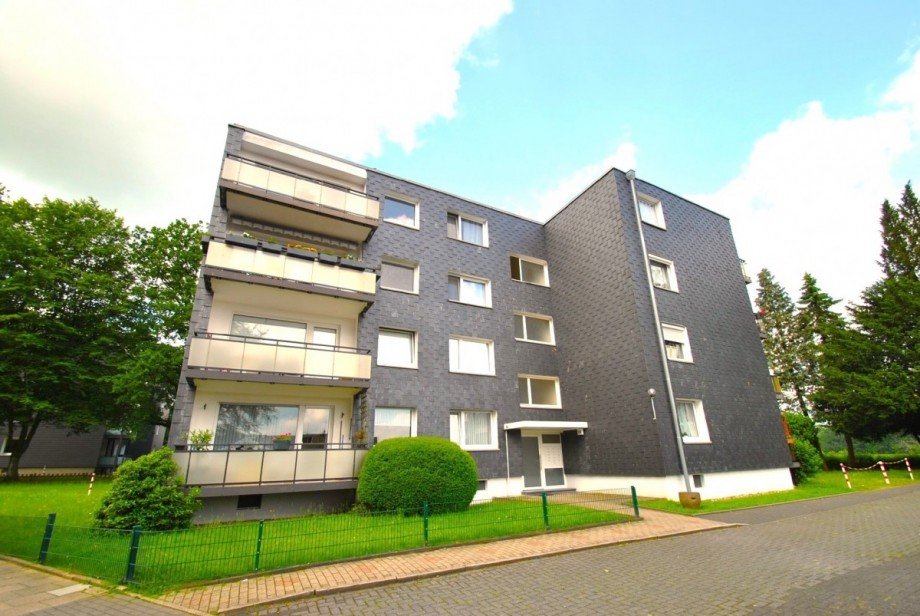 Hausansicht Ost- bzw. Eingangsseite Etagenwohnung Heiligenhaus