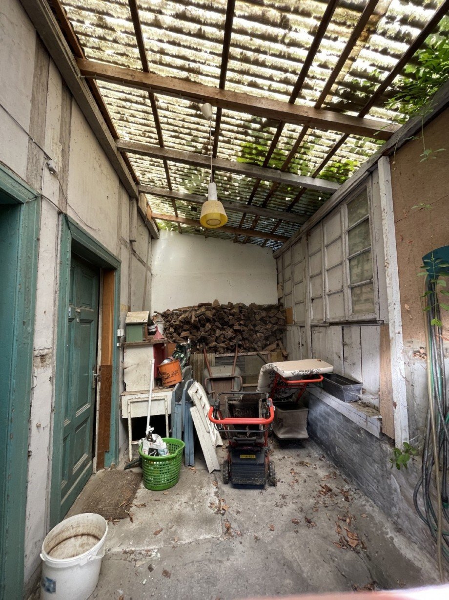 Teilansicht im Nebengeb�udebereich Mehrfamilienhaus Hattingen