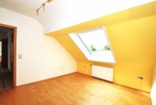 Kinderzimmer �ber den D�chern von Hattingen mit Dachterrasse und besten Aussichten. Die XL-Wohnung zum xs-Preis!