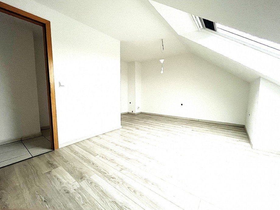 Wohnzimmer im Dachgeschoss Mehrfamilienhaus Bochum