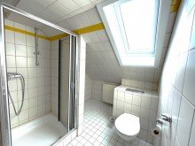 Duschbad �ber den D�chern von Hattingen mit Dachterrasse und besten Aussichten. Die XL-Wohnung zum xs-Preis!