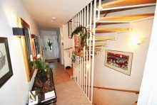 Korridor zum Hauseingang M�bel rein und leben! Idyllisches Reiheneckhaus in Stadtrandlage - modern, wertig, zeitgem��.