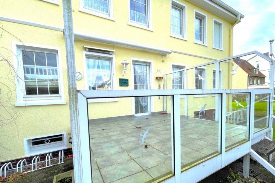 Terrasse der Erdgeschosswohnung Zweifamilienhaus Kamen