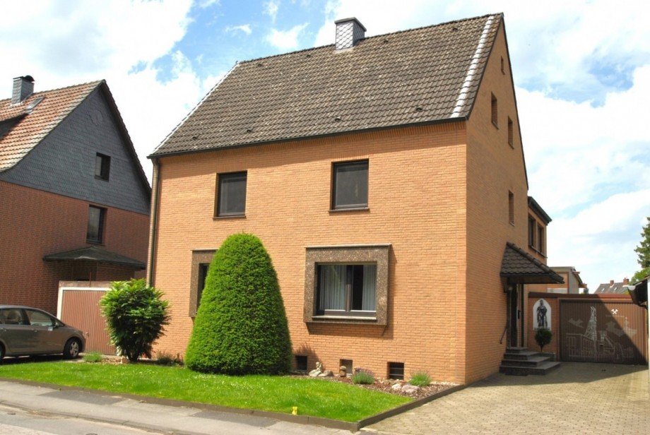 Nordostseite... Mehrfamilienhaus Bochum