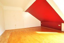 Schlafzimmer �ber den D�chern von Hattingen mit Dachterrasse und besten Aussichten. Die XL-Wohnung zum xs-Preis!