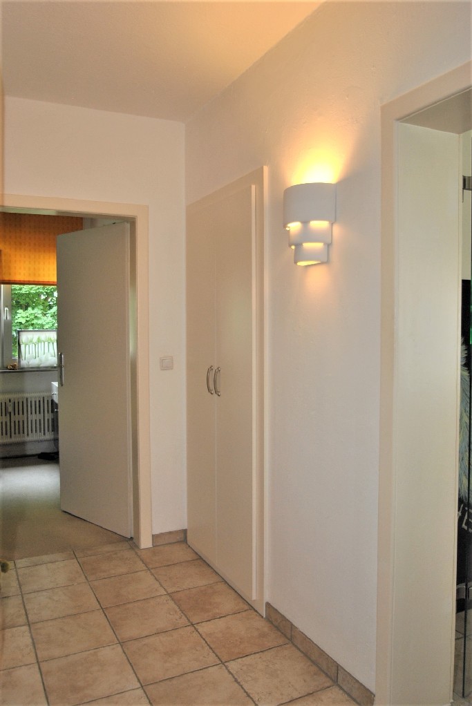 Ger�umige Diele mit eingebautem Schuhschrank Erdgeschosswohnung Hattingen