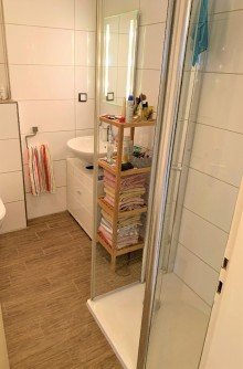 Zugang ins Badezimmer Mehr Immobilie braucht kein Mensch - Vermietet Wohlf�hlwohnung in Cityn�he Hattingens!