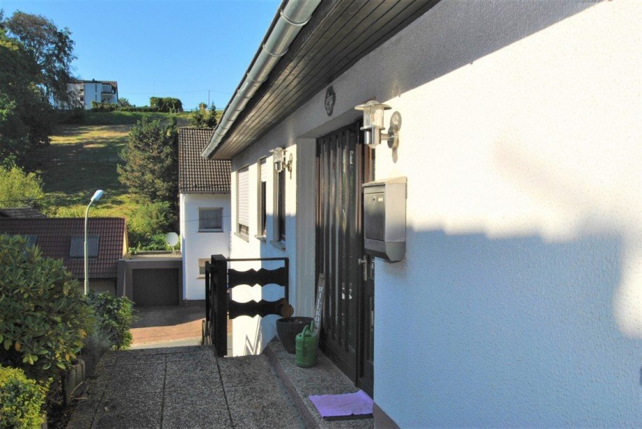 Seitlicher Hauseingang Dachgeschosswohnung Hattingen