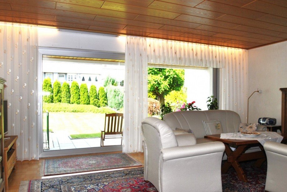 Wohnzimmer mit Blick zum Garten Reihenhaus Hattingen
