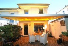 Sommerfreude M�bel rein und leben! Idyllisches Reiheneckhaus in Stadtrandlage - modern, wertig, zeitgem��.