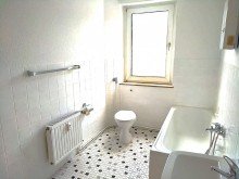 Tageslichtbad im Obergeschoss Optionsreich mit Rendite und Hausgarten - Mehrfamilienhaus in aufgelockertem Umfeld Bochum-Harpens!