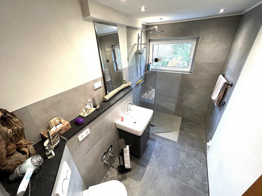 Tageslicht-Duschbad im EG Zweifamilienhaus Wuppertal