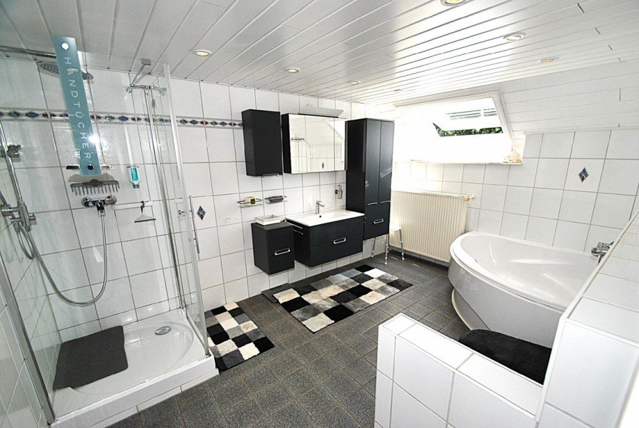 Eckwanne und Dusche Einfamilienhaus Hattingen