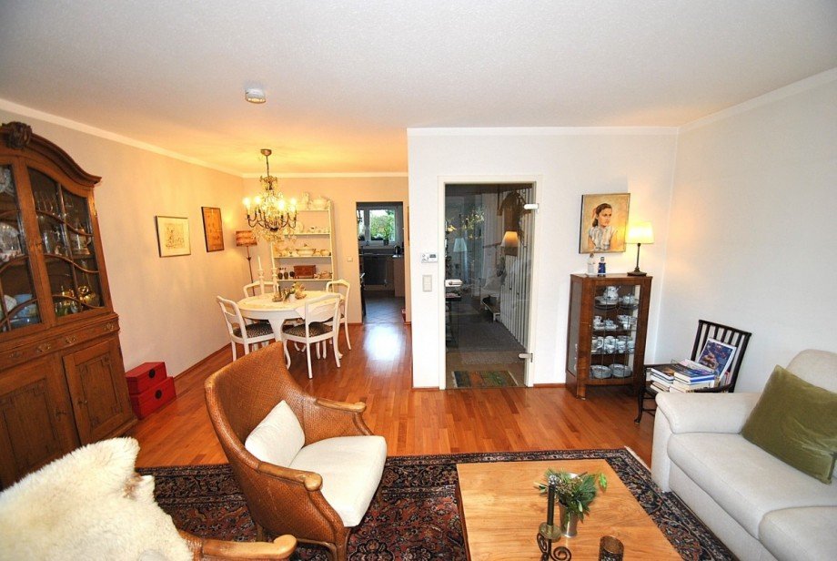 Blick auf Essbereich und Korridor Reiheneckhaus Wuppertal