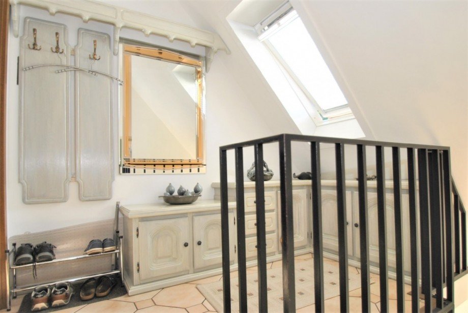 Lichtheller Hausflur Dachgeschosswohnung Hattingen