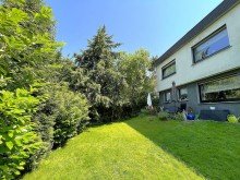 Gartenansicht mit Terrasse Alles im Blick - Vielseitiger und stattlicher Allesk�nner in gefragter Hochlage des Hattinger S�dens