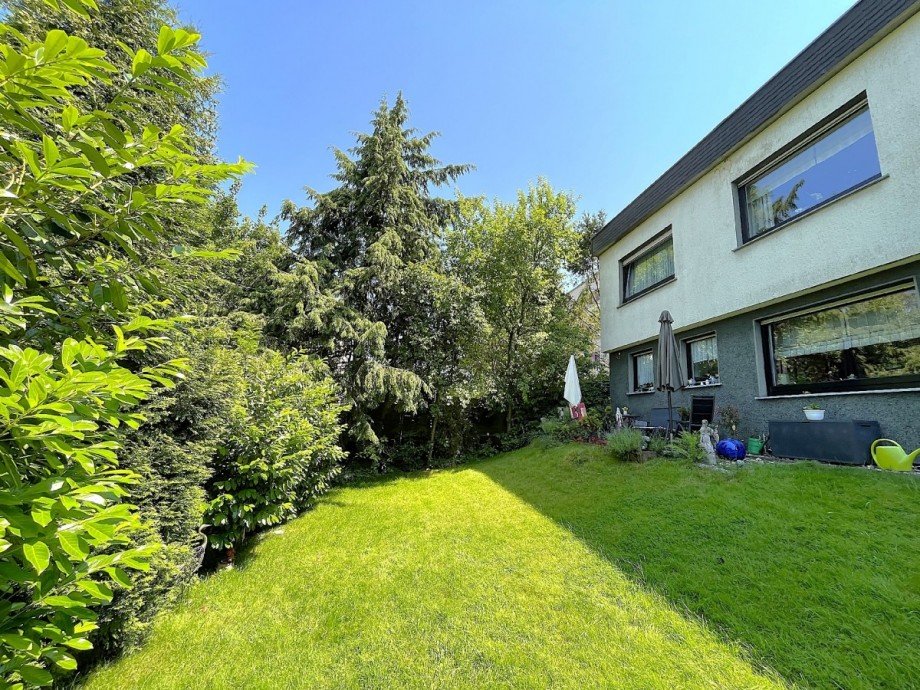 Gartenansicht mit Terrasse Zweifamilienhaus Hattingen