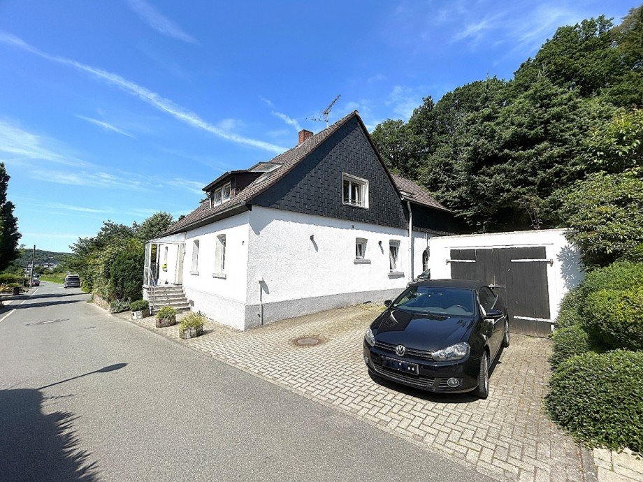 Haus und Hof mit Cabrio-Garage Einfamilienhaus Hattingen