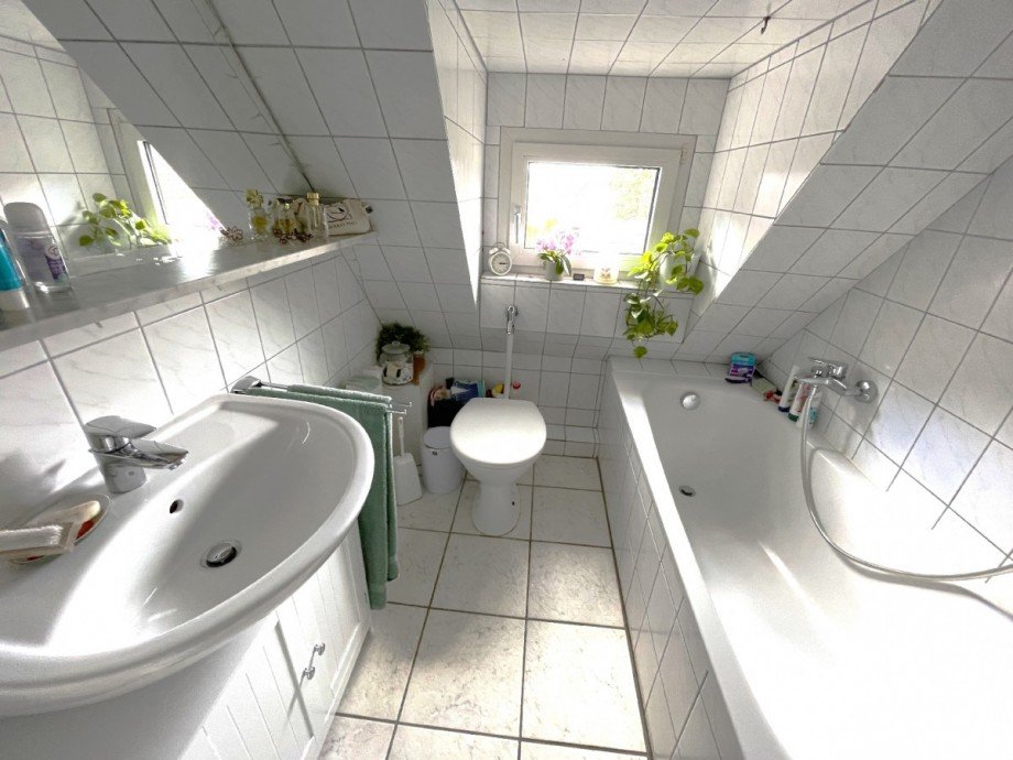 Tageslichtbad im Dachgeschoss Mehrfamilienhaus Bochum