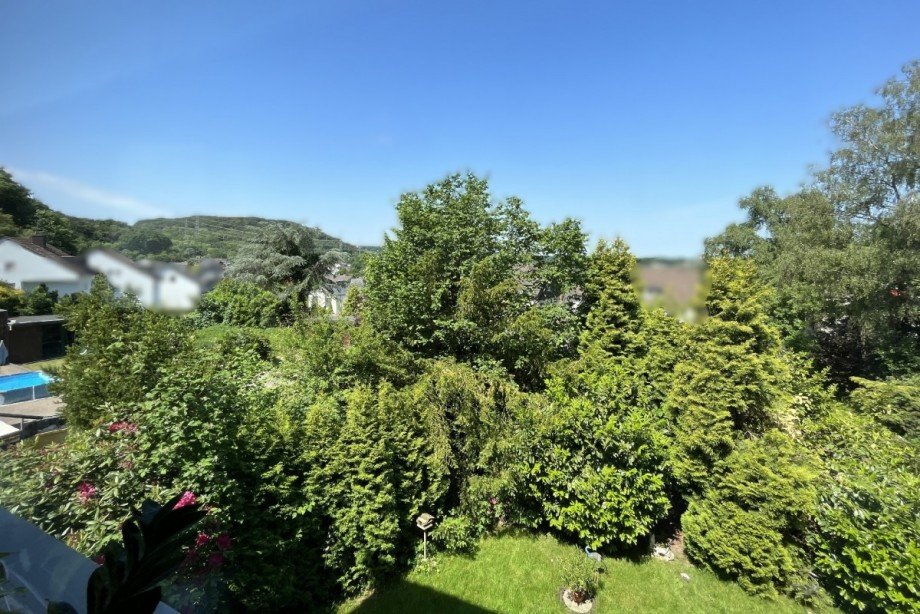 Ausblick aus dem Wohnzimmer im EG Zweifamilienhaus Hattingen