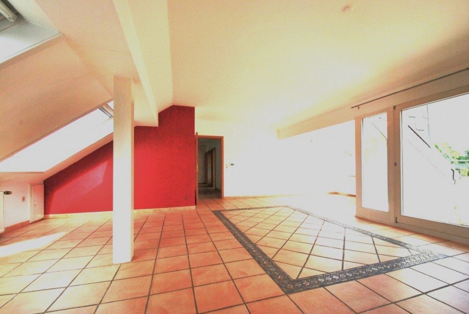 Wohn-/ Esszimmer zur Stra�e Dachgeschosswohnung Hattingen