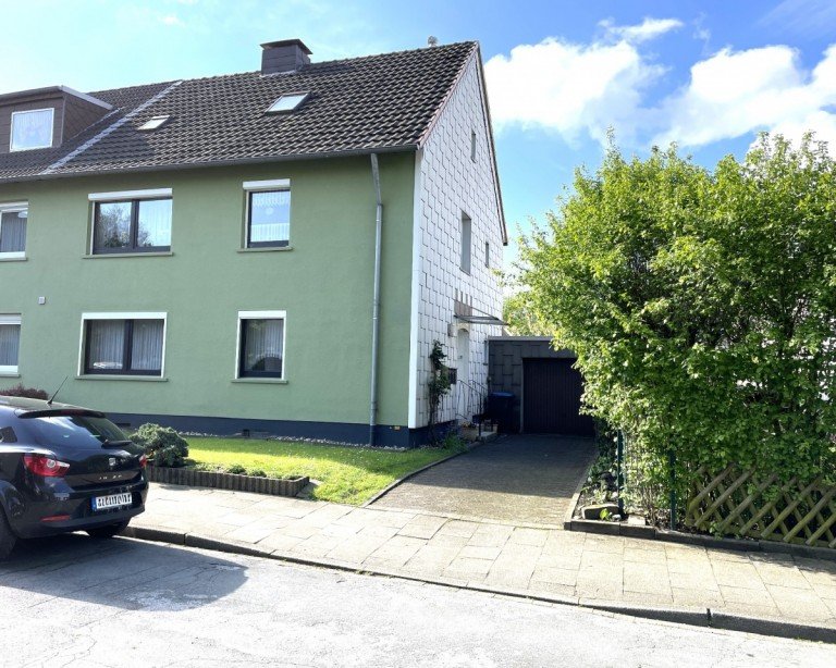 Hausansicht Hattingen - S�dstadt Doppelhaush�lfte Willkommen im S�dstadt-Garten! Teilvermietetes Dreifamilienhaus in begehrter Lage