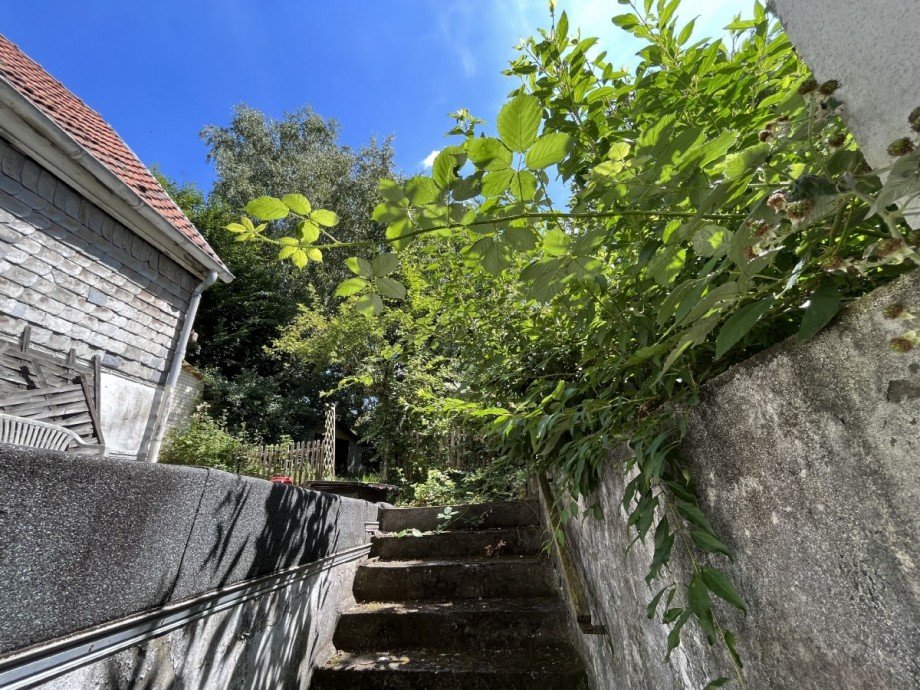 R�ckw�rtiger Hausausgang zum Garten Mehrfamilienhaus Hattingen