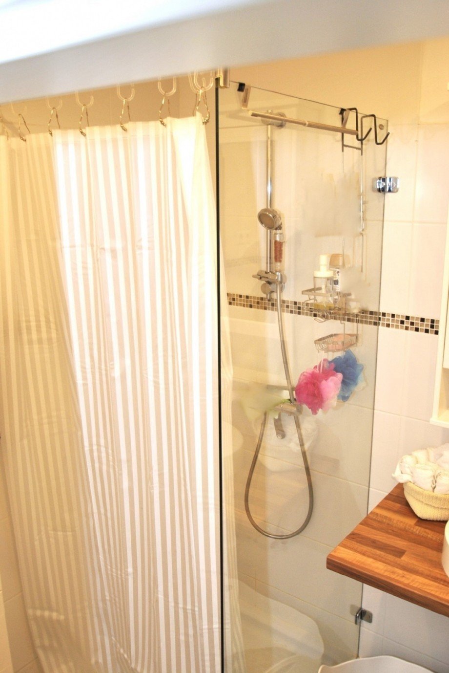 ... und Walk-in-Dusche. Etagenwohnung Heiligenhaus