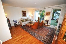 Blick vom Essbereich M�bel rein und leben! Idyllisches Reiheneckhaus in Stadtrandlage - modern, wertig, zeitgem��.