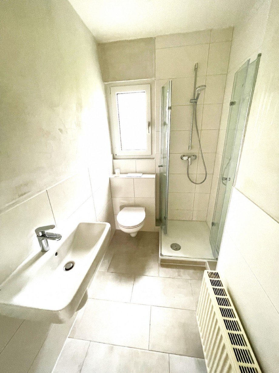 Tageslicht-Duschbad zur Gartenseite Zweifamilienhaus Hattingen