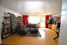 Wohnzimmer... Beste Aussichten - vermietete Wohnung mit XL-Balkon und PKW-Stellplatz
