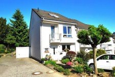 Hauptbild M�bel rein und leben! Idyllisches Reiheneckhaus in Stadtrandlage - modern, wertig, zeitgem��.