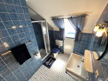 Badezimmer im Dachgeschoss Alles im Blick - Vielseitiger und stattlicher Allesk�nner in gefragter Hochlage des Hattinger S�dens