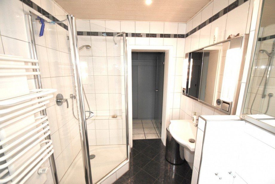 ....und Dusche Mehrfamilienhaus Bochum
