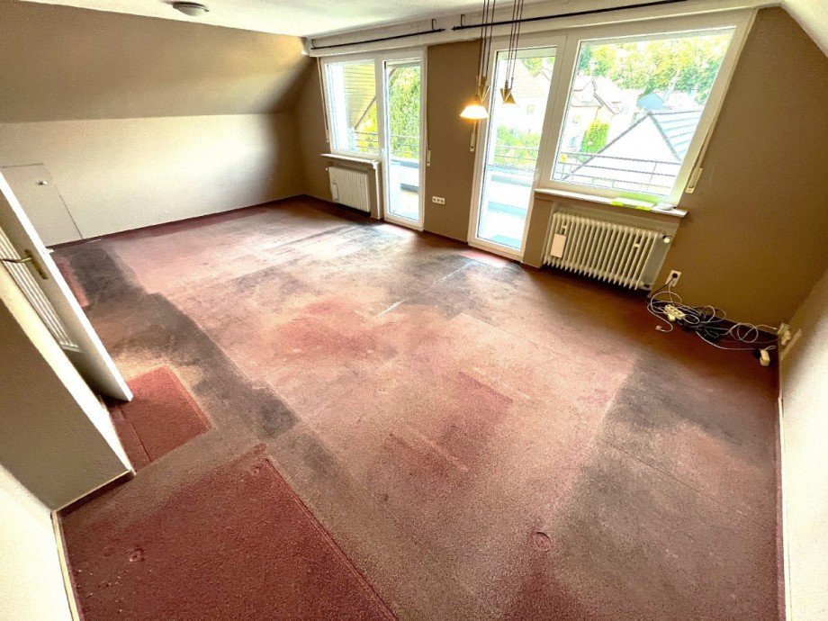 Wohnzimmer mit Loggia im DG Zweifamilienhaus Hattingen