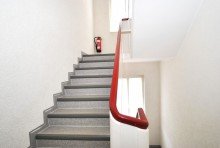 Treppenhaus �ber den D�chern von Hattingen mit Dachterrasse und besten Aussichten. Die XL-Wohnung zum xs-Preis!