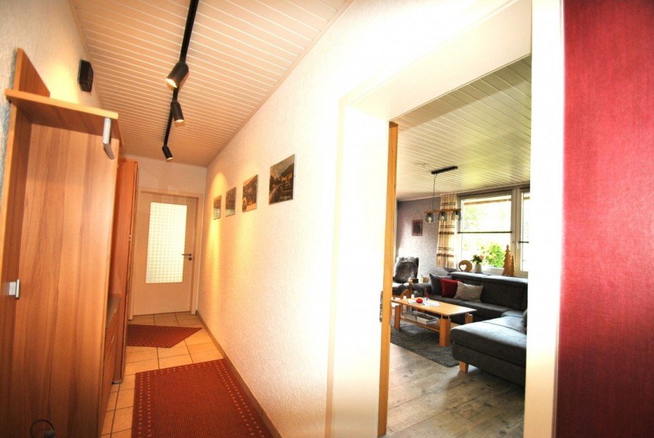 Korridor mit Blick ins Wohnzimmer Einfamilienhaus Wuppertal