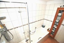 Wanne und Dusche M�bel rein und leben! Idyllisches Reiheneckhaus in Stadtrandlage - modern, wertig, zeitgem��.