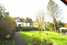 Grundst�ck mit Weg zum Haus Multitalent in Waldrandlage Wuppertal-Laaken/Eschensiepen, EFH im Bungalowstil mit Einliegerwohnung