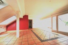 Wohn-/ Esszimmer zur Stra�e �ber den D�chern von Hattingen mit Dachterrasse und besten Aussichten. Die XL-Wohnung zum xs-Preis!